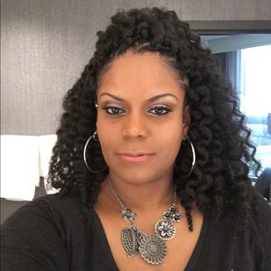 Meet your Posher, Lenisa